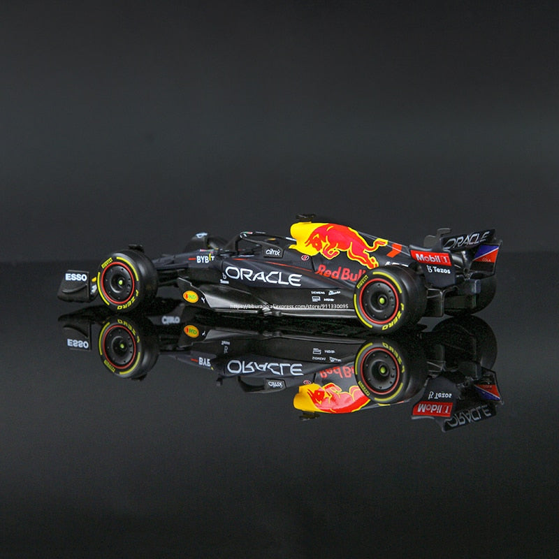 Miniatura escala 1:43  F1 Red Bull Racing 2022 RB18 
1# Verstappen 
11# Perez 
Pintura especial