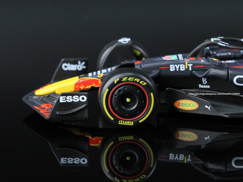 Miniatura escala 1:43  F1 Red Bull Racing 2022 RB18 
1# Verstappen 
11# Perez 
Pintura especial