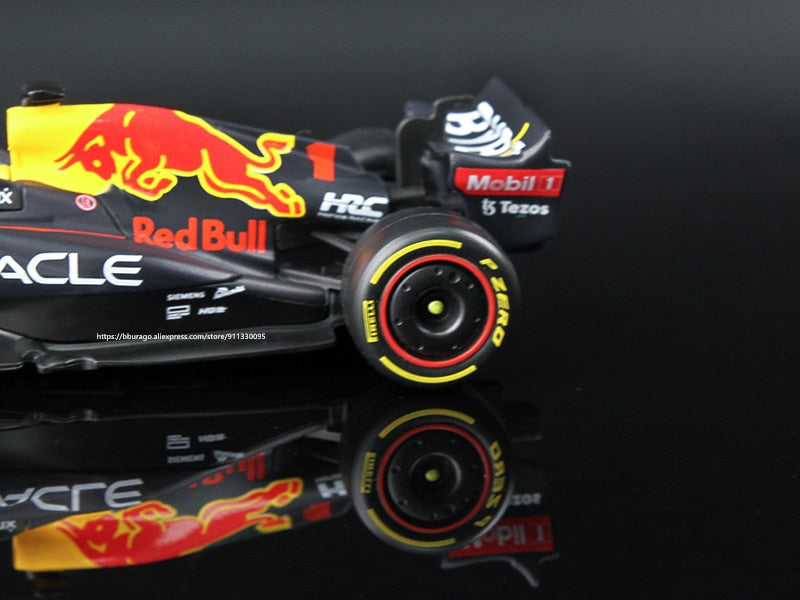 Miniatura escala 1:43  F1 Red Bull Racing 2022 RB18 
1# Verstappen 
11# Perez 
Pintura especial